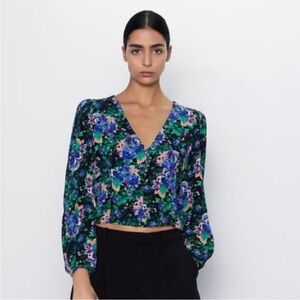 Zara Floral Cropped Blouse With Small Shoulder Pads‎ Size S Button V Neck